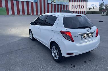 Хетчбек Toyota Yaris 2012 в 