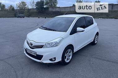 Хетчбек Toyota Yaris 2012 в 