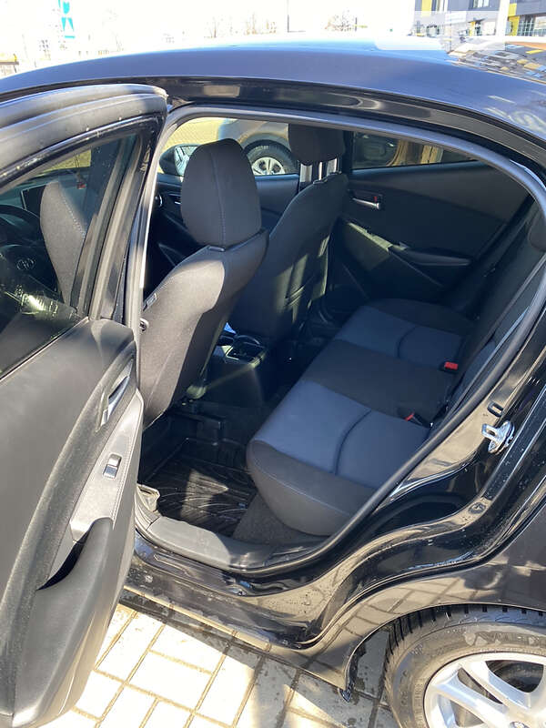 Седан Toyota Yaris 2017 в Ивано-Франковске фото 11 Седан Toyota Yaris 2017 в Ивано-Франковске