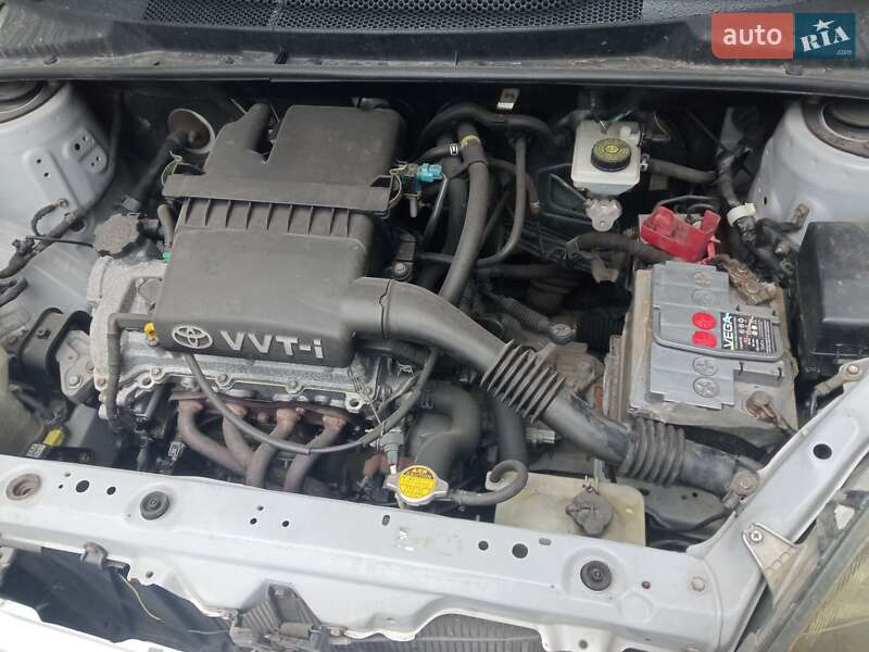 Хэтчбек Toyota Yaris 2001 в Балте