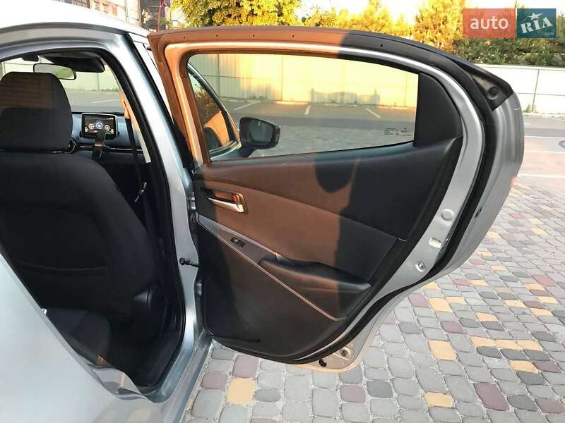 Седан Toyota Yaris 2017 в Луцке