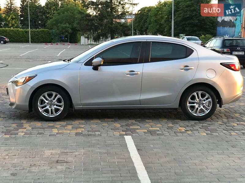 Седан Toyota Yaris 2017 в Луцке