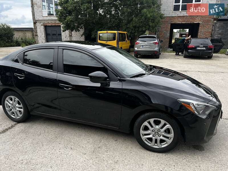 Седан Toyota Yaris 2018 в Вараше
