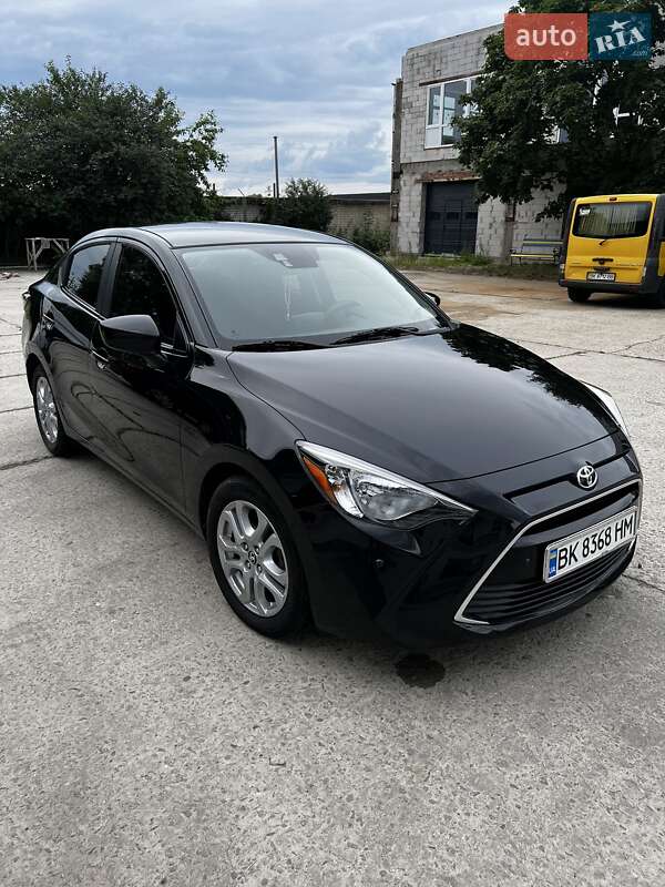 Седан Toyota Yaris 2018 в Вараше