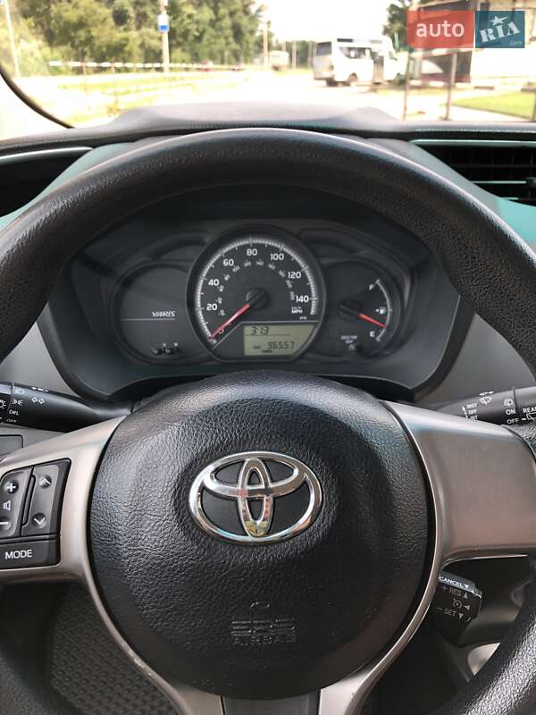 Хэтчбек Toyota Yaris 2015 в Кременчуге фото 2 Хэтчбек Toyota Yaris 2015 в Кременчуге