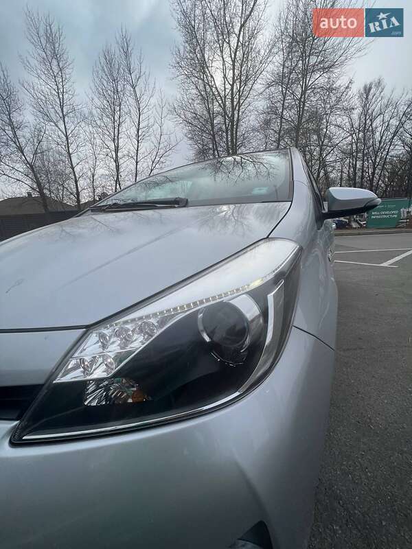 Хэтчбек Toyota Yaris 2013 в Днепре