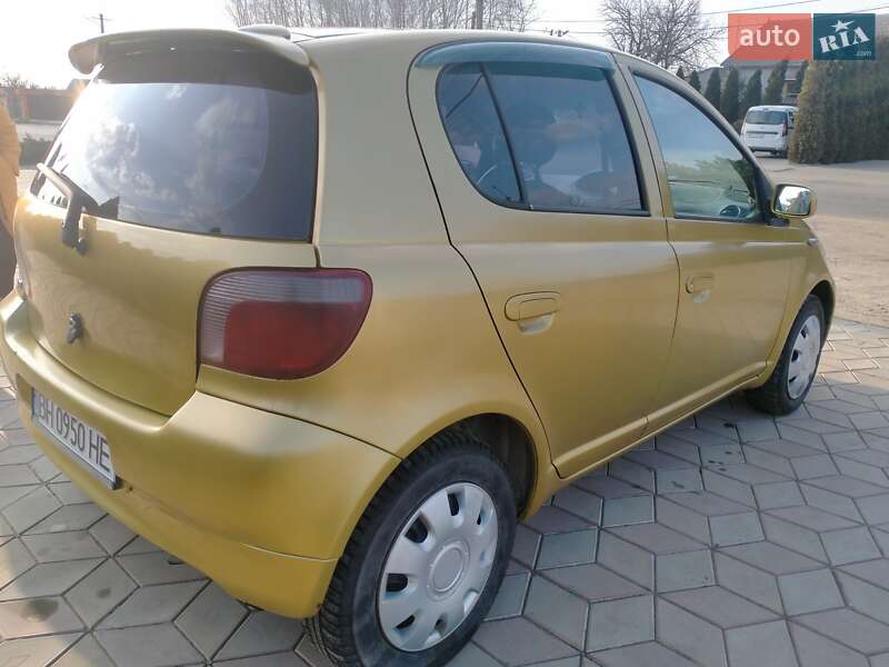 Хэтчбек Toyota Yaris 2001 в Беляевке