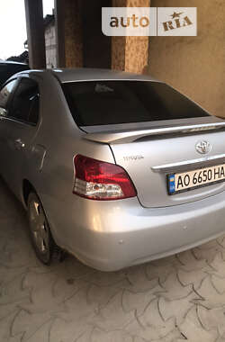 Седан Toyota Yaris 2006 в Хусте