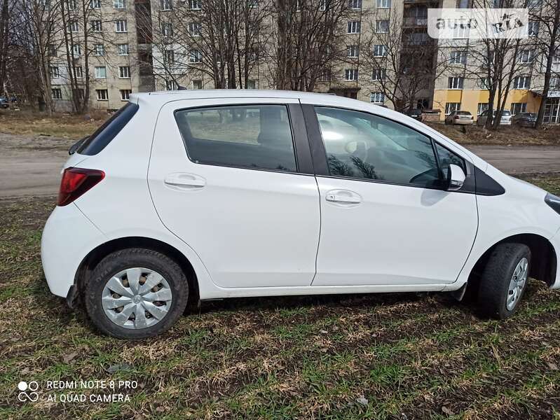Хэтчбек Toyota Yaris 2016 в Сумах