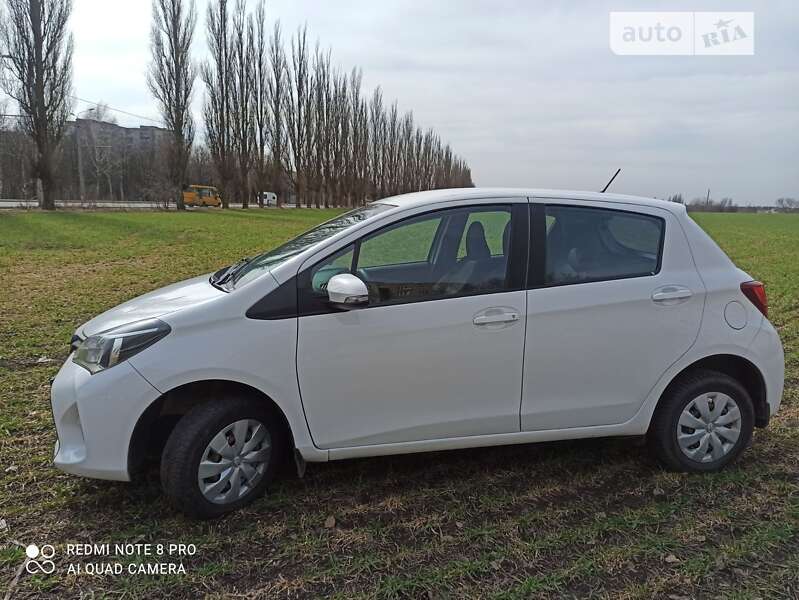 Хэтчбек Toyota Yaris 2016 в Сумах