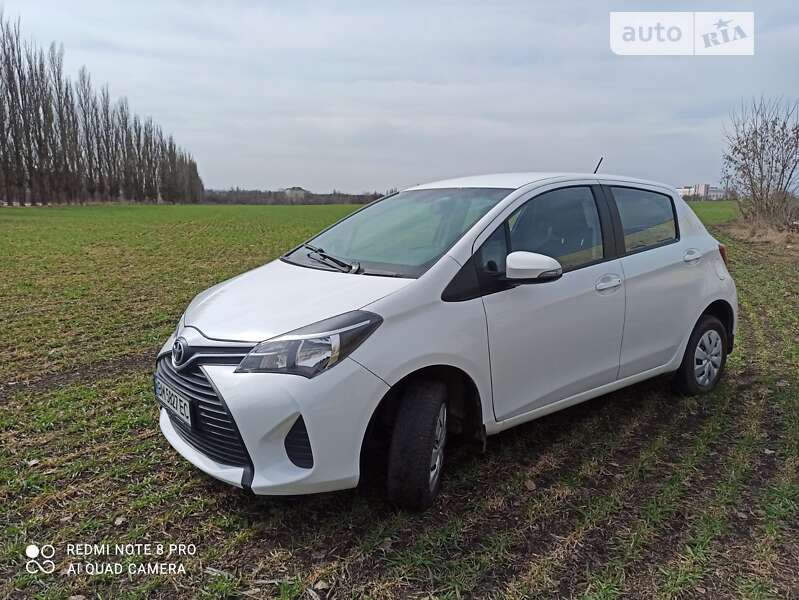 Хэтчбек Toyota Yaris 2016 в Сумах