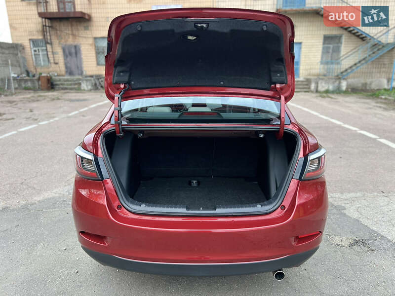 Седан Toyota Yaris 2019 в Кропивницком