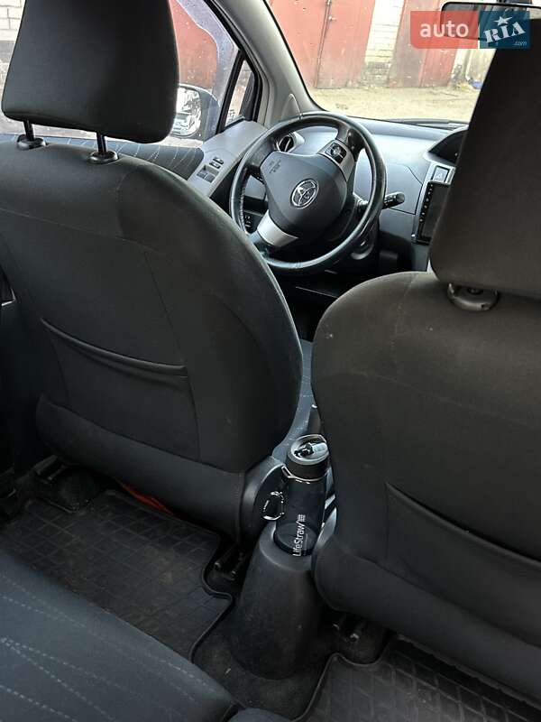 Хэтчбек Toyota Yaris 2007 в Днепре