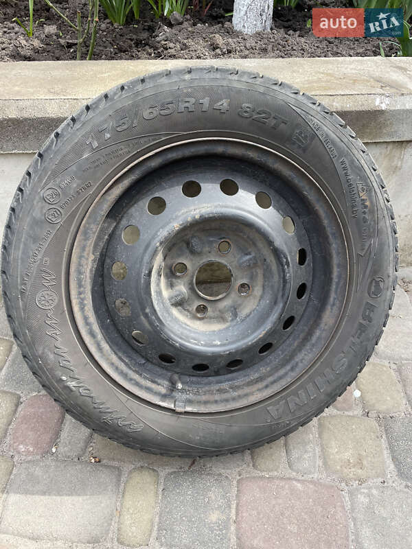 Хэтчбек Toyota Yaris 2003 в Ровно