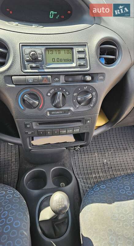 Хэтчбек Toyota Yaris 2003 в Южноукраинске