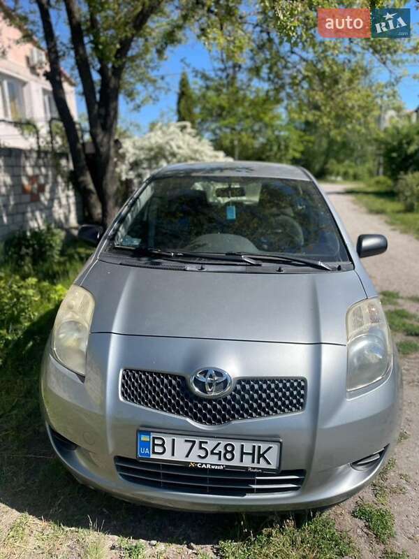 Хэтчбек Toyota Yaris 2006 в Светловодске