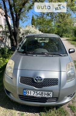 Хетчбек Toyota Yaris 2006 в Світловодську