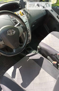 Хетчбек Toyota Yaris 2006 в Дрогобичі