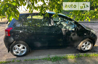 Хетчбек Toyota Yaris 2006 в Дрогобичі