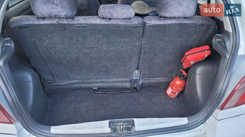 Хэтчбек Toyota Yaris 2002 в Ровно