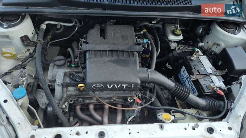 Хэтчбек Toyota Yaris 2002 в Ровно