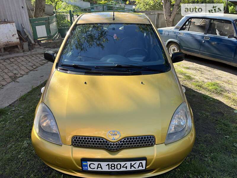 Хэтчбек Toyota Yaris 2001 в Умани