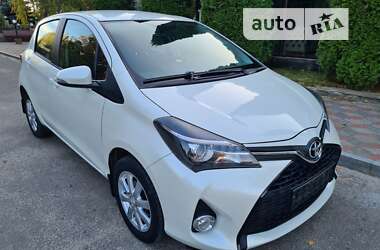 Хэтчбек Toyota Yaris 2015 в Краснограде