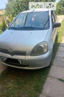 Хэтчбек Toyota Yaris 2001 в Судовой Вишне