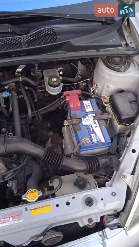 Хэтчбек Toyota Yaris 2000 в Виннице