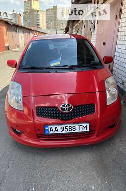 Хэтчбек Toyota Yaris 2008 в Киеве