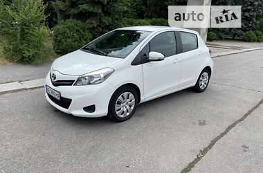 Хэтчбек Toyota Yaris 2012 в 