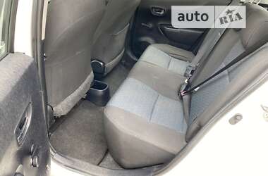 Хэтчбек Toyota Yaris 2012 в 
