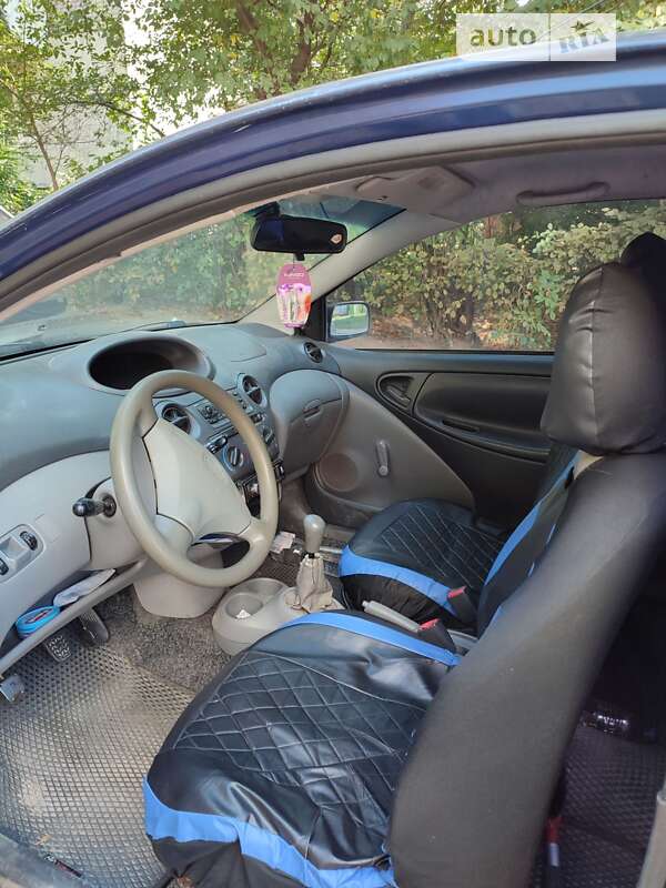 Хэтчбек Toyota Yaris 2000 в Львове