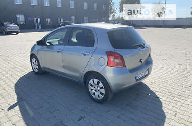 Хэтчбек Toyota Yaris 2006 в Сарнах