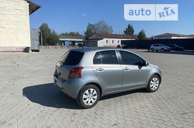 Хэтчбек Toyota Yaris 2006 в Сарнах