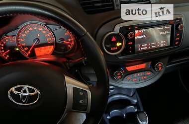 Хетчбек Toyota Yaris 2014 в Шацьку