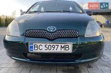 Хэтчбек Toyota Yaris 2001 в Надворной