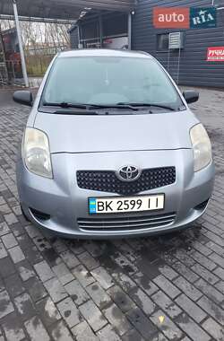 Хэтчбек Toyota Yaris 2008 в Ровно