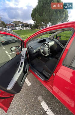 Хетчбек Toyota Yaris 2006 в 