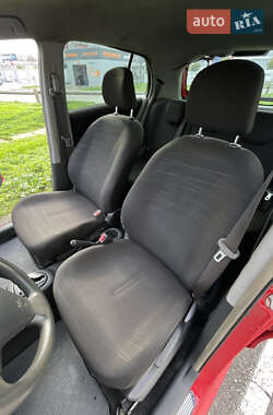 Хетчбек Toyota Yaris 2006 в 