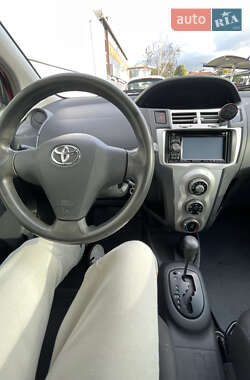 Хетчбек Toyota Yaris 2006 в 
