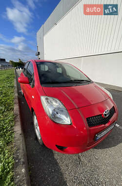 Хетчбек Toyota Yaris 2006 в 