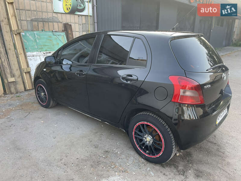 Хэтчбек Toyota Yaris 2005 в Житомире