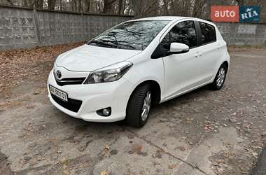 Хетчбек Toyota Yaris 2014 в Києві