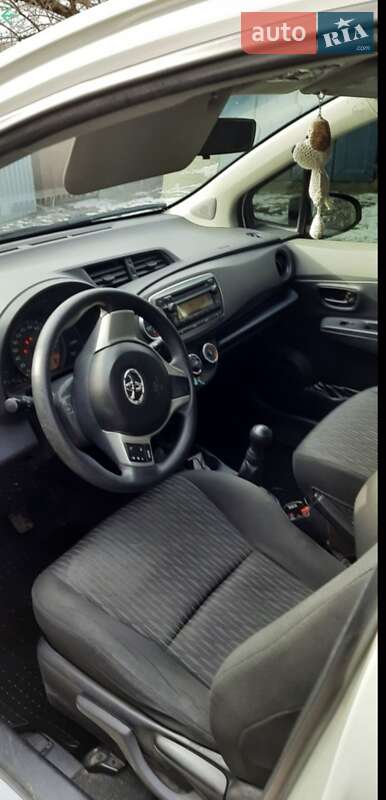 Хэтчбек Toyota Yaris 2012 в Кропивницком