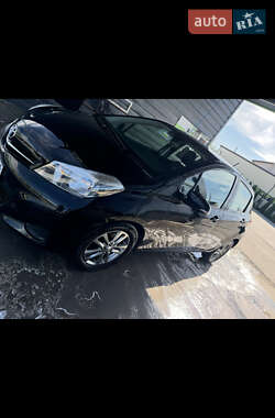 Хетчбек Toyota Yaris 2013 в Чернівцях