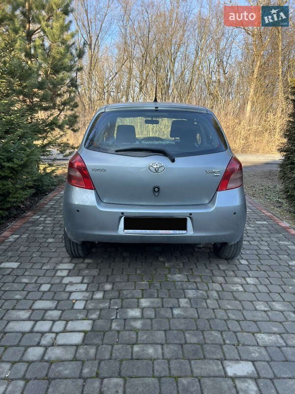 Хэтчбек Toyota Yaris 2006 в Самборе
