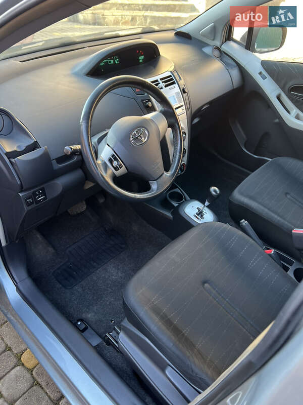 Хэтчбек Toyota Yaris 2006 в Самборе