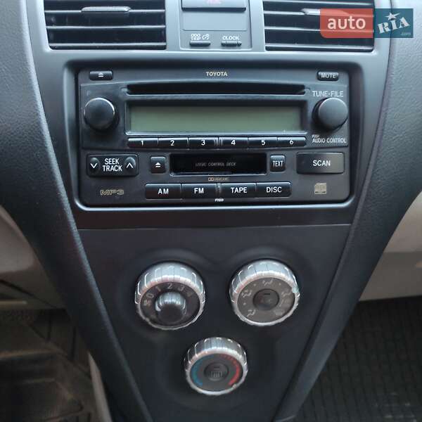 Седан Toyota Yaris 2007 в Киеве