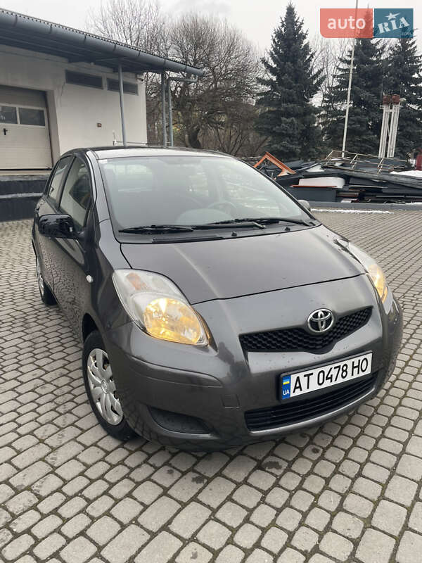 Хетчбек Toyota Yaris 2011 в Івано-Франківську